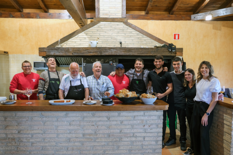 Zur Mittagspause heizte das Team von Quaderna Via den Grill an. 