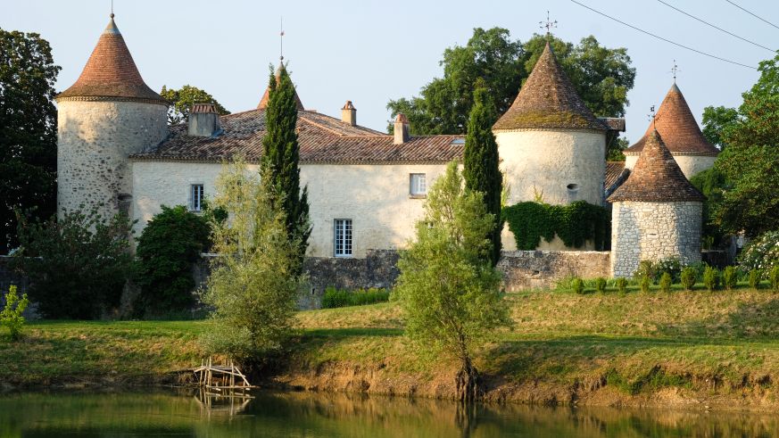 Dieses traumhafte Château haben Christophe und Bénédicte Piat vor über 20 Jahren aus dem Dornröschenschlaf geweckt.