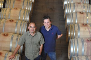 Winzer Apostolos Spiropoulos und Weineinkäufer David Rodriguez