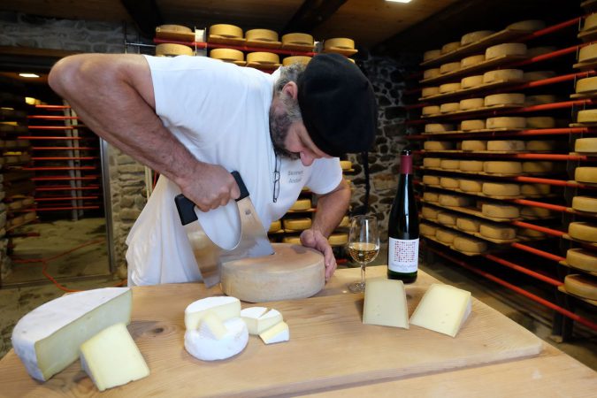 Käse und Wein sind komplexe, aber spannende Liebschaften.