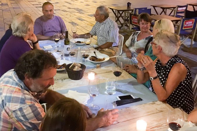 Beim gemeinsamen Abendessen mit dem Winzer entstanden interessante Diskussionen.