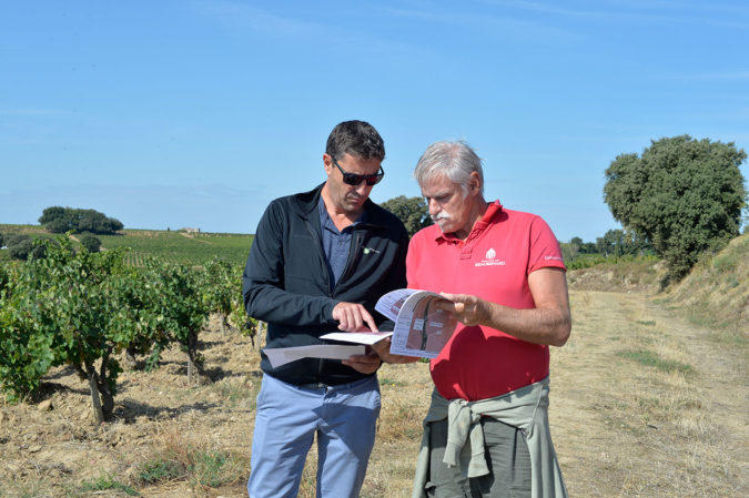 Philipp Seitz bei einer Kontrolle auf der Domaine Beaurenard