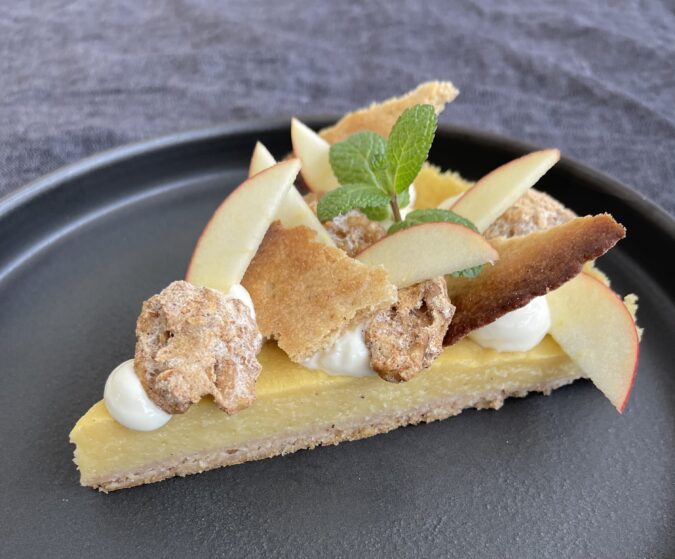 Apfeltarte mit Walnüssen und Quark für ein fruchtiges Ostern