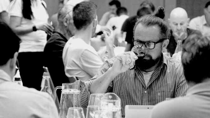 Eine internationale Expertencrew aus allen Bereichen der Weinbranche bildet das Degustationsgremium der Expovina Winetrophy (c) Expovina/expovina.ch