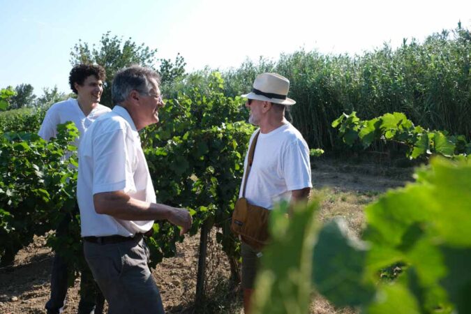 Jean Lignères (li.) und Emil Hauser (re.) in den Weingärten der Domaine Lignères in Moux.