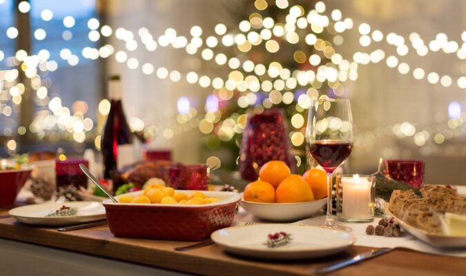 Kulinarische Weihnachtsvielfalt in Europa macht jeden Tisch zu einem festlichen Erlebnis. 