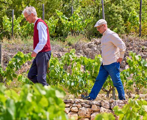 Die Delinat-Einkäufer Emil Hauser (links) und David Rodriguez (rechts) unterwegs bei spanischen Winzern (c) Marçal Font